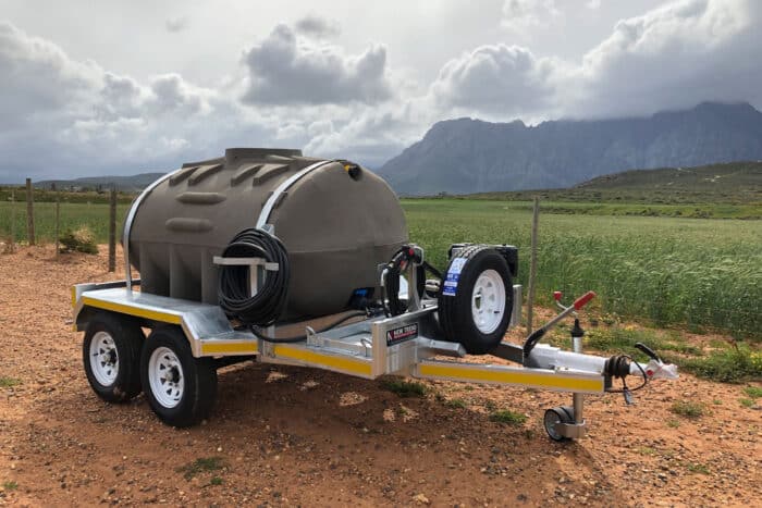 New Trend BlinkSleepwa Galvanised Water Tank Trailer